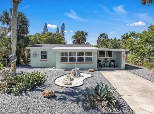 Modern Beach Oasis & Cozy & Comfort For 4