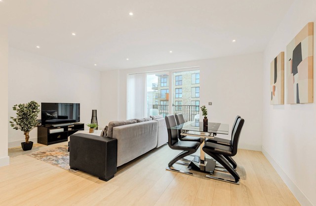 Modern Bright 1BR flat, 20 min to the Centre