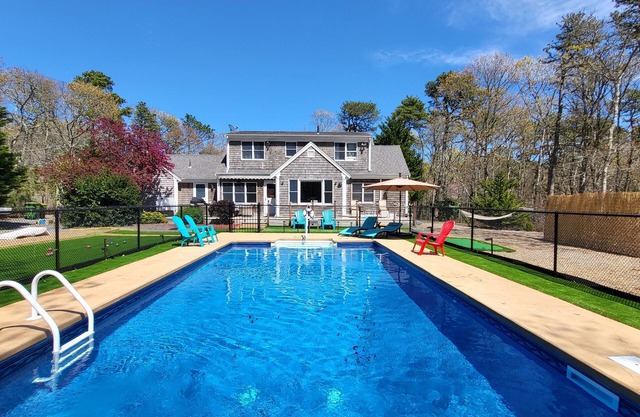 Modern Cape, Private Heated Salt Water Pool, Minutes to Beaches/Golf