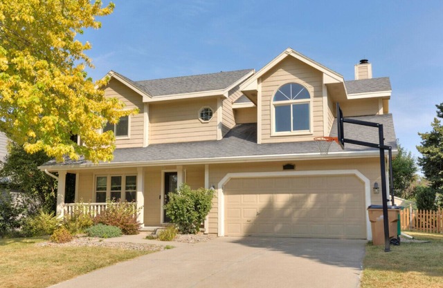 Modern Comfort in Des Moines` West Side 4BR/2.5BR