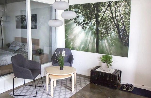 Modern concrete condo - central, 2 blocks to the metro skytrain and seawall