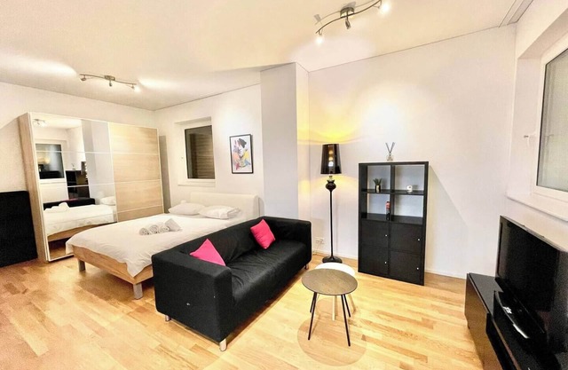 Modern Cozy Studio in the City (SH-0.4L)