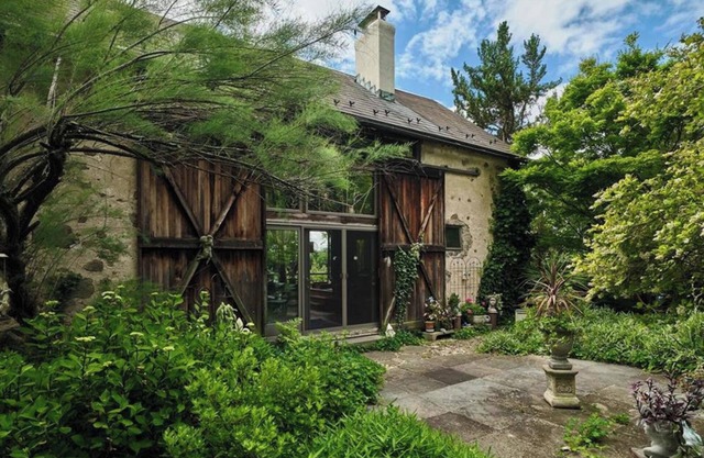 Modern Design Close to the City, Far from Reality