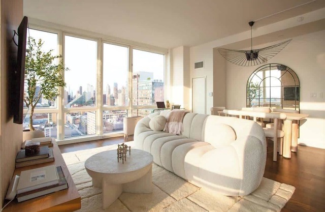 Modern Designer Luxury High rise Corner 2BR/BA