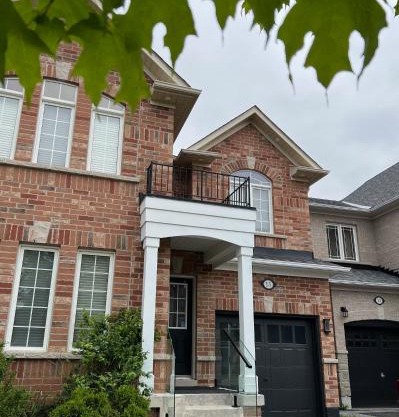 Modern Detached Home in the Suburbs of Toronto