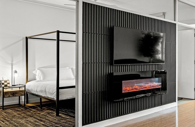 Modern Downtown Dallas City View High-Rise, Free Parking, Balcony, Pool, Gym