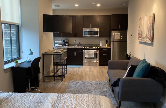 Modern Downtown Studio Apartment with Rooftop Pool