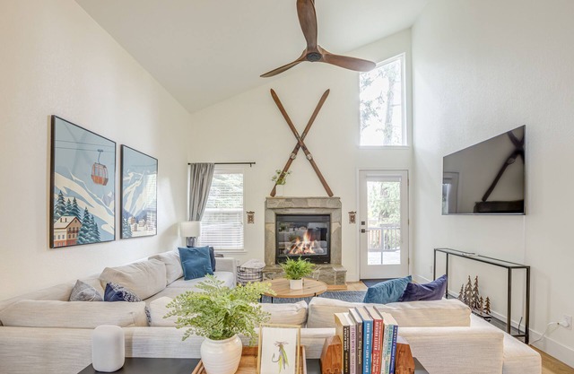 Modern Family Cabin with Gas Fireplace, WIFI + EV CHARGER