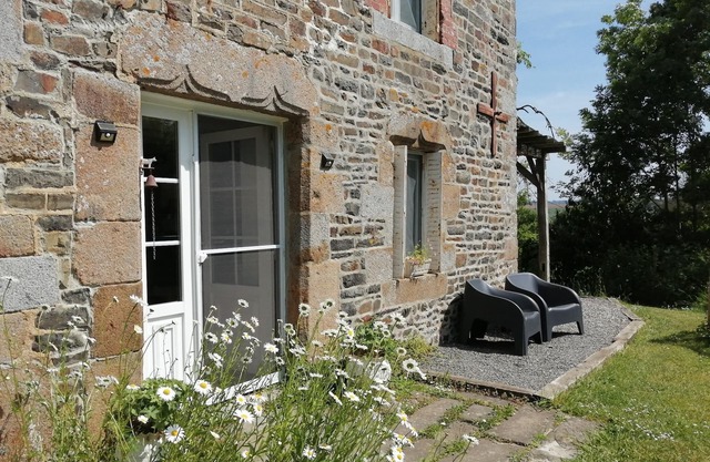 Modern family farmhouse with pool 'La Garenterie'