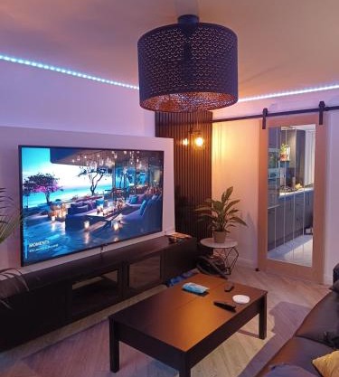 Modern flat in quiet residential cul-de-sac