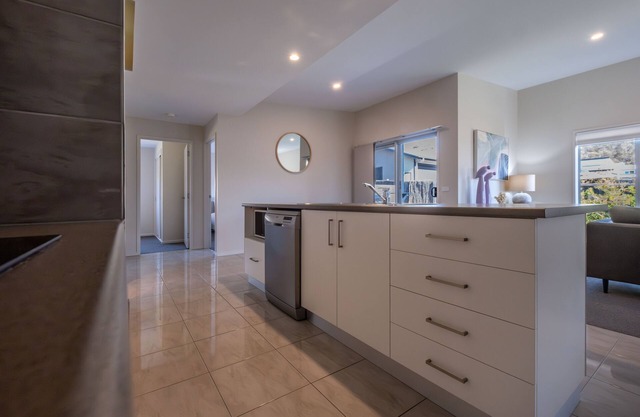 Modern Holiday House - 800m to Redbill Beach