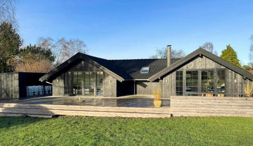 Modern Holiday Home With Views In Dronningmølle