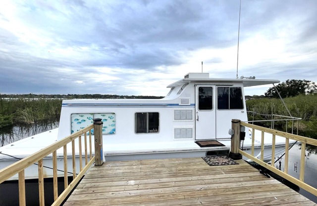 Modern HouseBoat*AceLoca*4Miles*LegoLand*