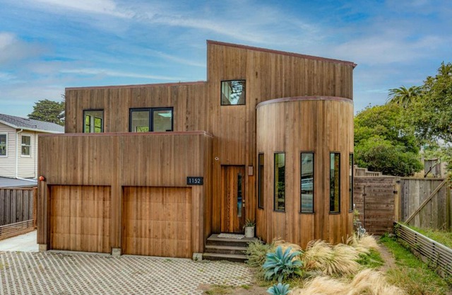 Modern indoor-outdoor living wHot Tub Walk to Beaches & Mountain Trails