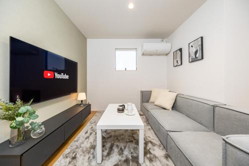 Modern Japan 東京浅草 east