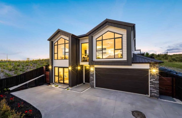 Modern Long Bay comfort near beach and cafes.