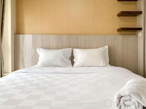 Modern Look and Comfy Studio Tifolia Apartment By Travelio