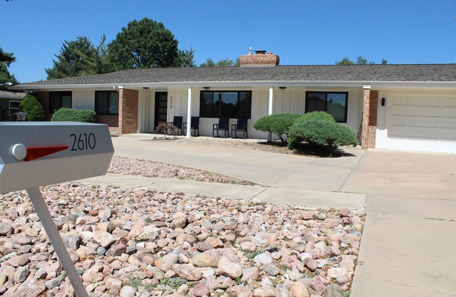 Modern Lux Ranch on Golf Course w/Mountain Views and 2-Car Garage