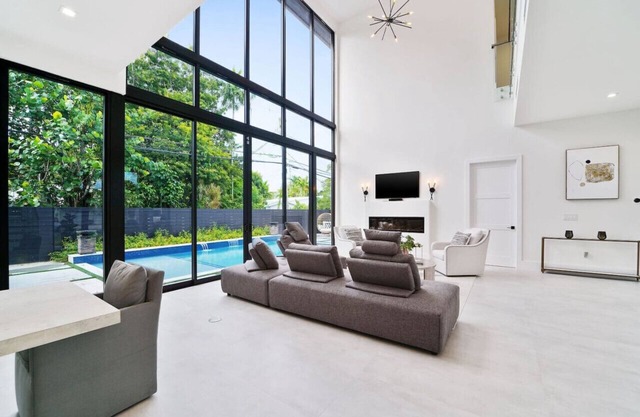 Modern Luxurious 4BR Home With Private Heated Pool