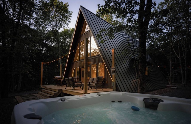 Modern Luxury A-Frame in Woods w/Hot Tub, Sauna, Arcade, Gas Fireplace, Games