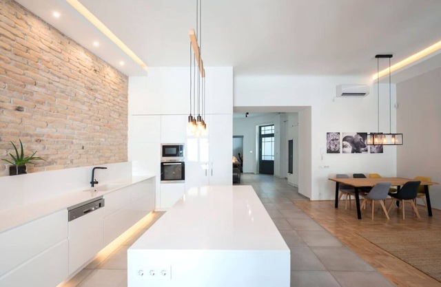 Modern Luxury - City Center