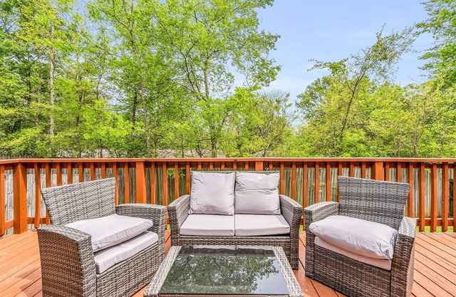 Modern Luxury Cottage | Half Mile to MSU | Patio