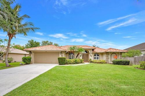 Modern Luxury Retreat in Naples