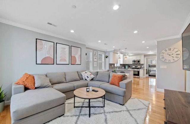 Modern/Luxury | Steps from Zoo & Golf Course