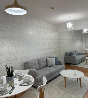 Modern Minimalist Luxe Retreat 2 Bedroom with parking