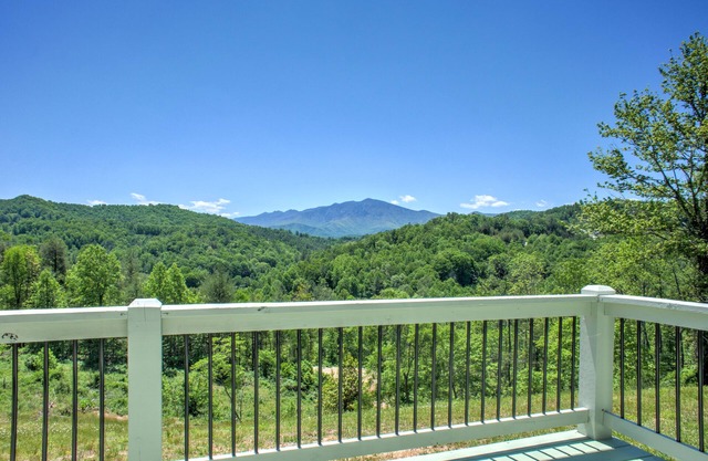 Modern Mountain Cabin w/Game Room + Biltmore Pass + More