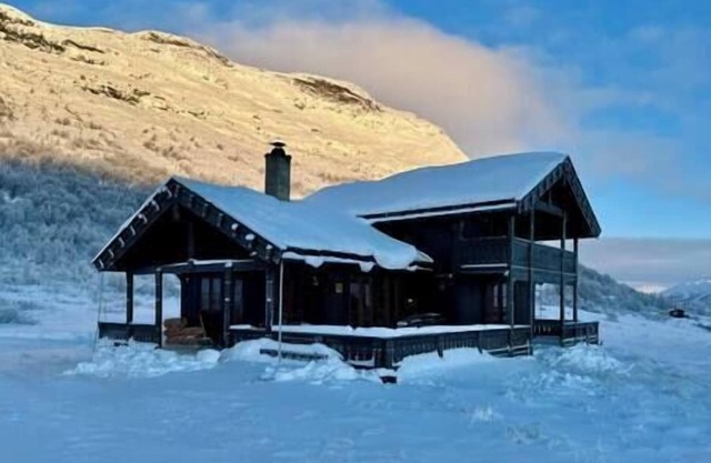 Modern mountain cabin with sauna, bonfire & beautiful view in Filefjell