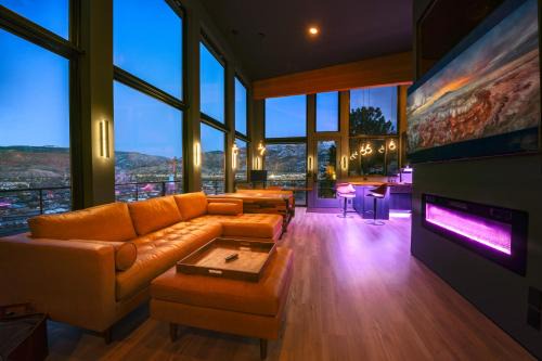 Modern Mtn-View Retreat, 18 Mi to Zion North