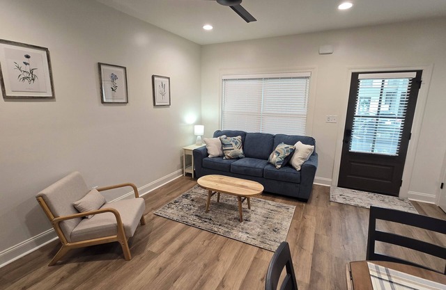 Modern new 1-Bedroom condo, sleeps 4, close to Ole Miss in wonderful Oxford