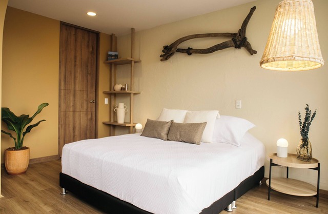 Modern Paisa Inspired Apt in Laureles AC + High Speed Wifi