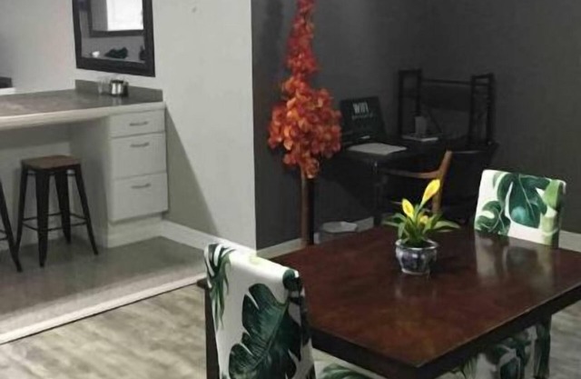 Modern Pet ok15 min from beach. 25 min from slopes