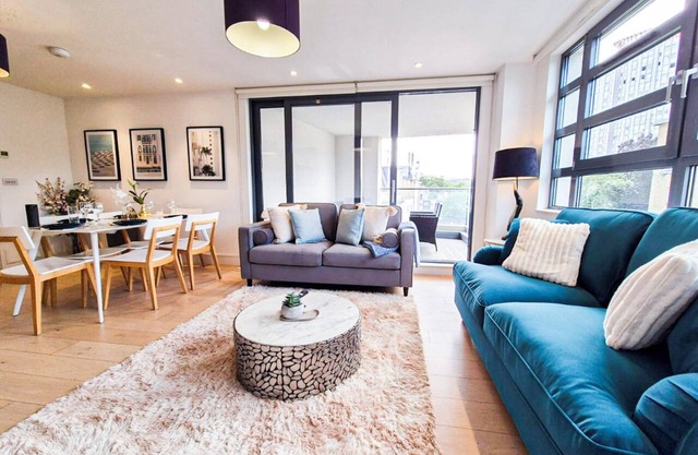 Modern Regent's Park 3-Bed flat w/Private Balcony & Lift access near Marylebone