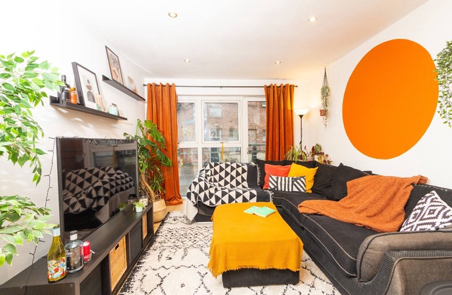 Modern Retreat: 2BD Apt with Lush Greenery in Sheffield