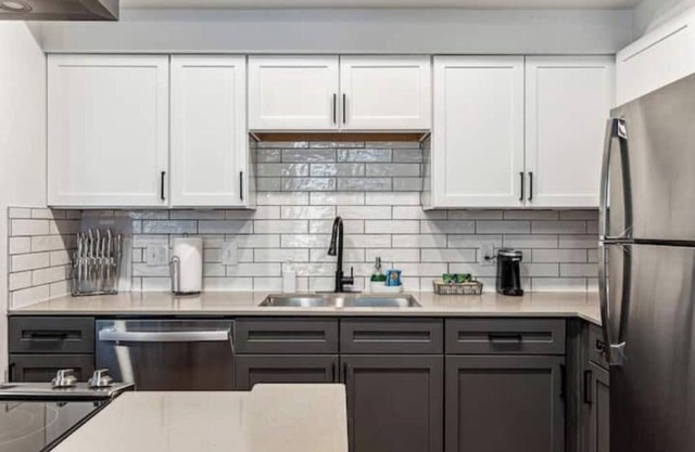 Modern + Retro Stylish Comfort w/Gourmet Kitchen!
