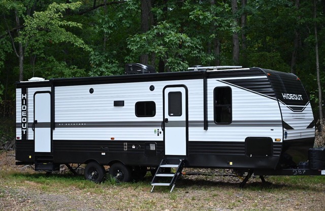 Modern RV Camper #1 - Pet Friendly & Surrounded by Nature
