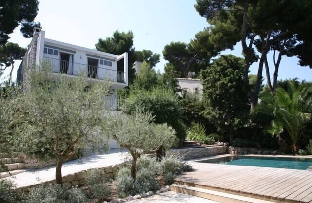 Modern simple villa in Heart of Cap d'Antibes