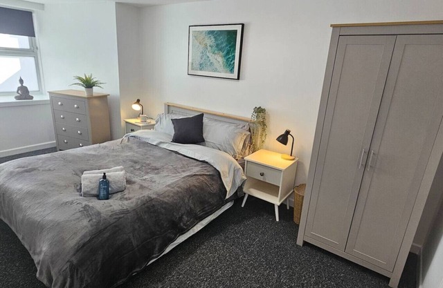 Modern, Spacious 2-Bed Apartment