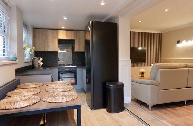 Modern, Spacious Home Near Manchester