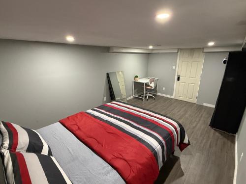 Modern Spacious one room with office space