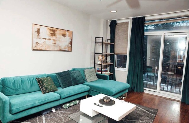 Modern & Spacious Stay in Historic Bronzeville