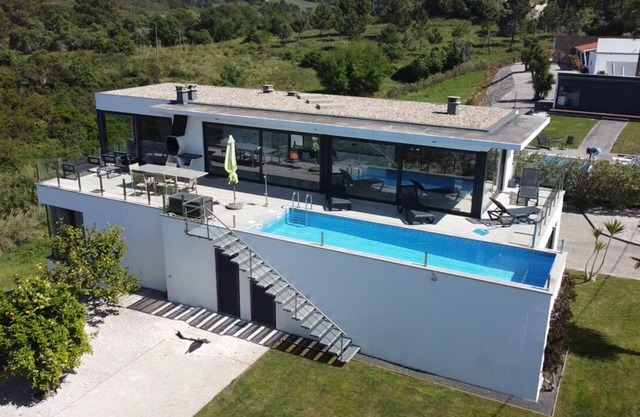Modern spacious villa (8p) with breathtaking views and swimming pool