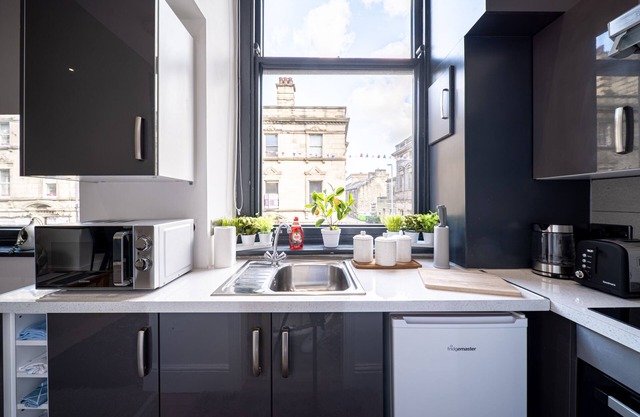 Modern Stay in Barnsley for Work & Leisure