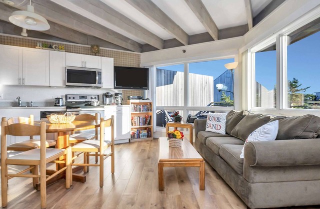 Modern Studio Apt w/Balcony & Pool View | 1 BTH