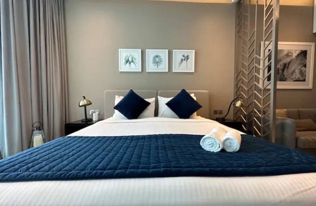 Modern studio with a Canal view!