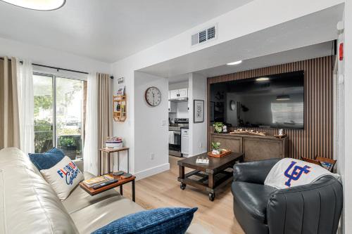 Modern & Stylish Condo Near UF, Shands & VA