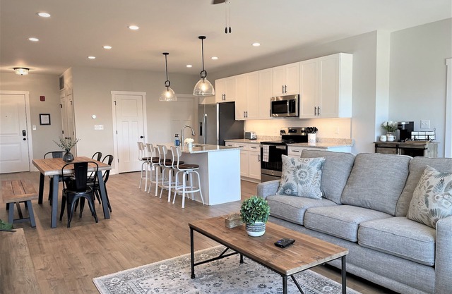 Modern Top-level 2BR/2BA Condo w/Private Balcony in a Secured Bldg w/Elevator!